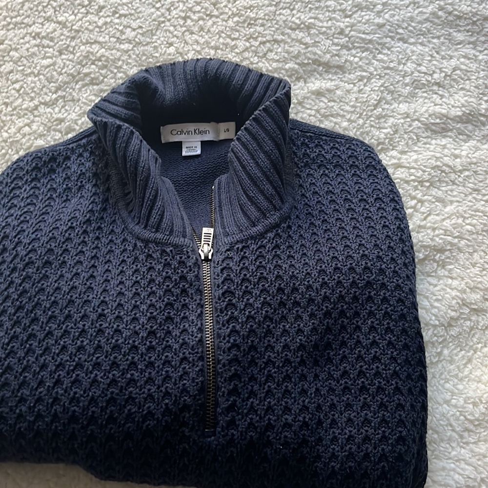 Calvin Klein Mens sweater blue with beautiful stitch and mid zipper